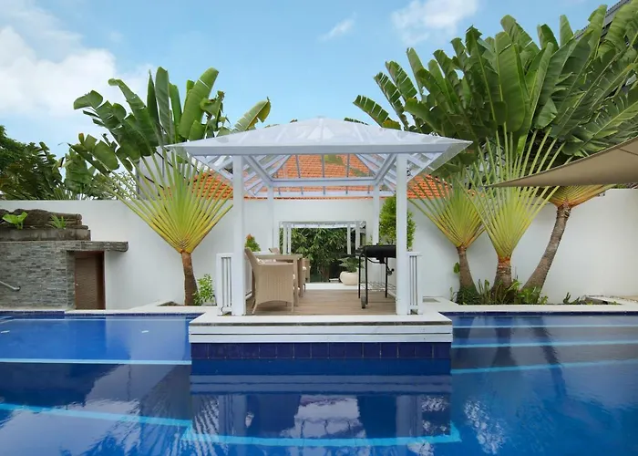 3br Private Pool , Short Walk To The Villa