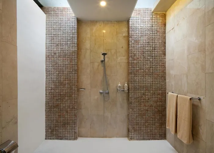 3br Private Pool , Short Walk To The * Canggu (Bali)