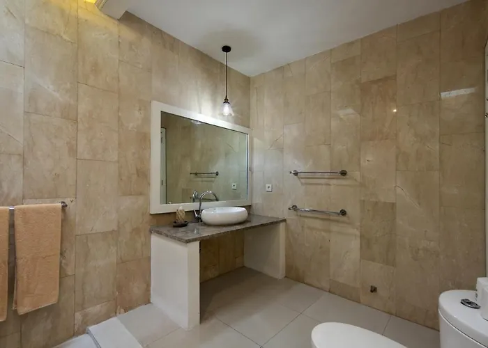 Villa 3br Private Pool , Short Walk To The Canggu (Bali)
