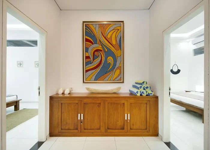 Villa 3br Private Pool , Short Walk To The *
